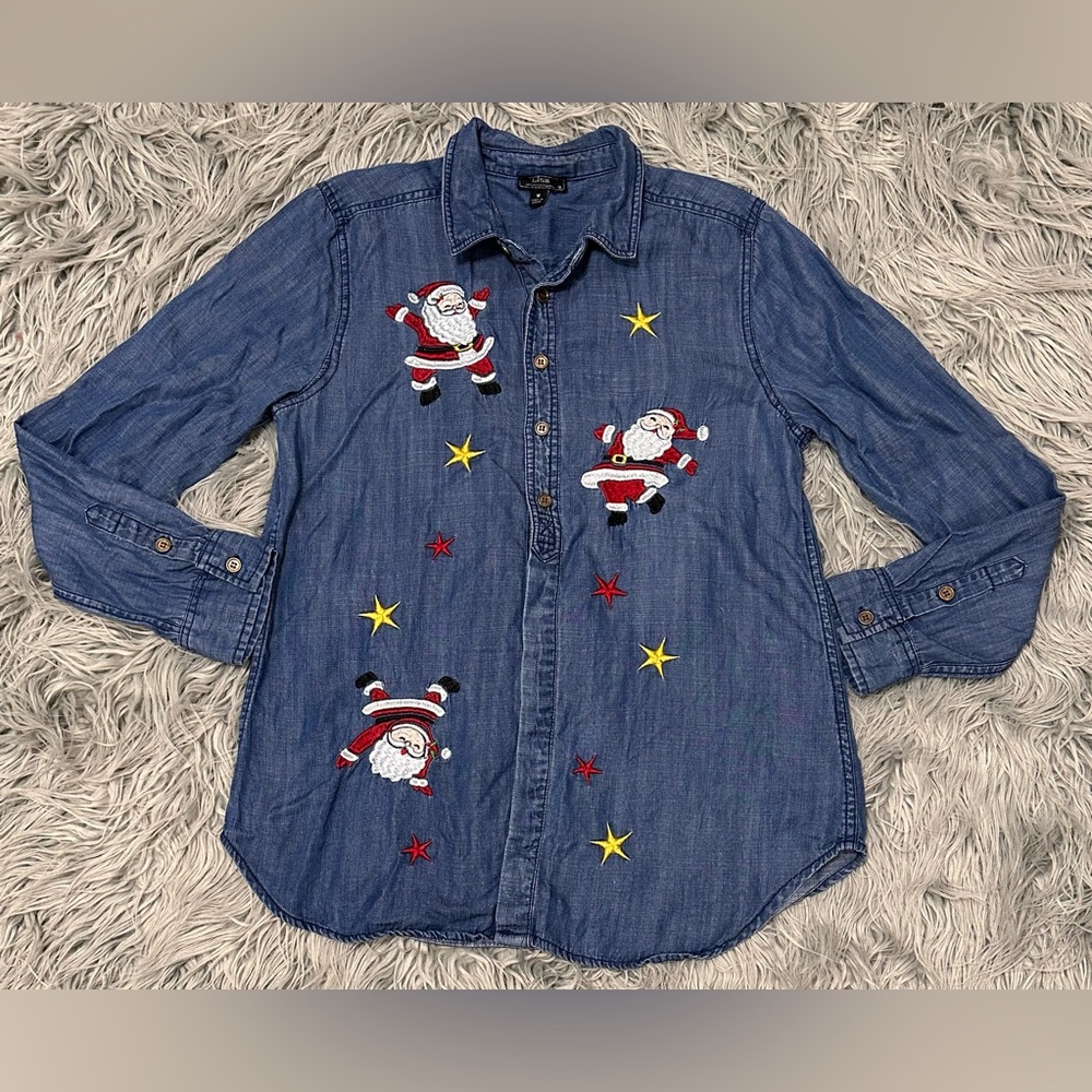 LISA INTERNATIONAL Embroidered Santa Christmas Denim Chambray Button Down M